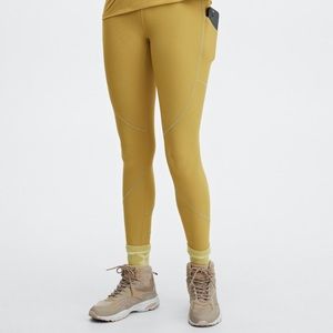 Fabletics High Waisted Cold Weather Reflective Pocket Legging